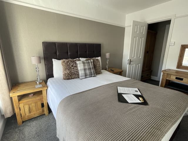 King Suite (Second Floor)