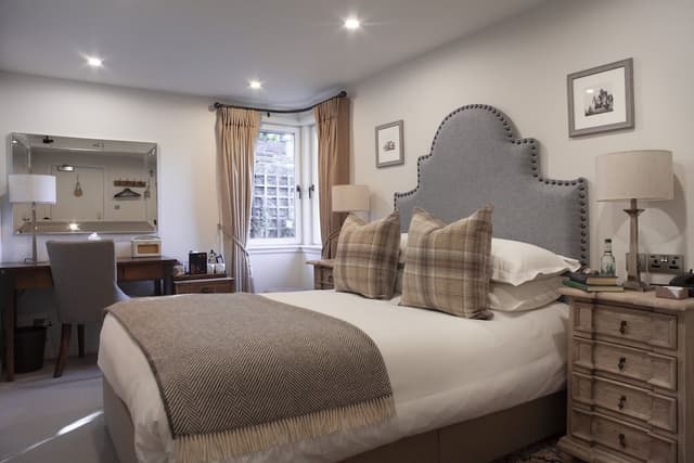 The House Superior Room (located at 5 Hampton Terrace)