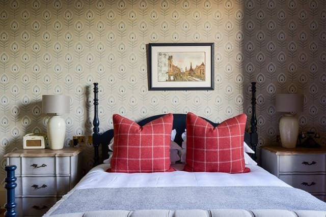 The House Superior Room (located at 5 Hampton Terrace)