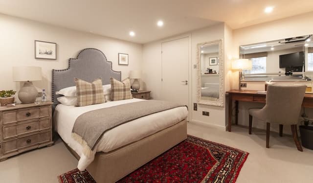 The House Superior Room (located at 5 Hampton Terrace)