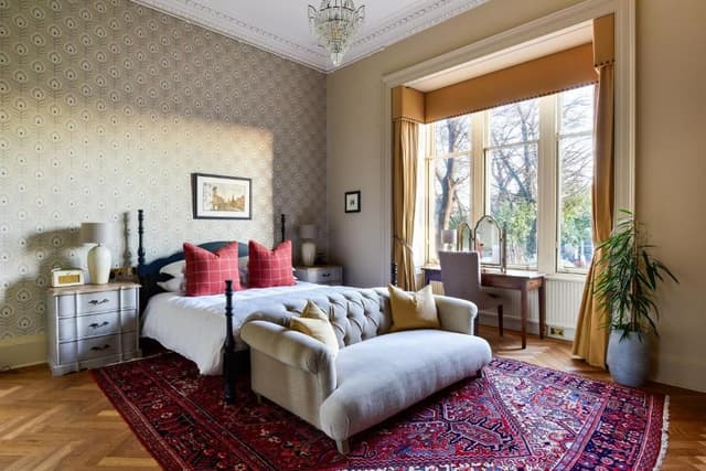 Roseate Junior Suite