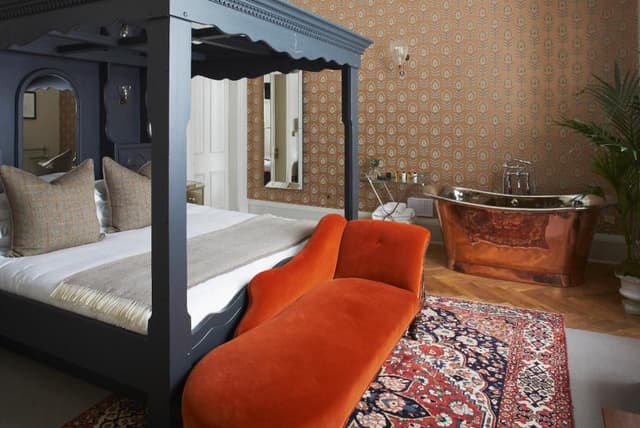 Roseate Junior Suite