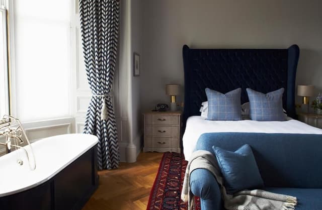 Roseate Junior Suite