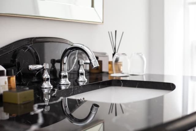 Roseate Junior Suite