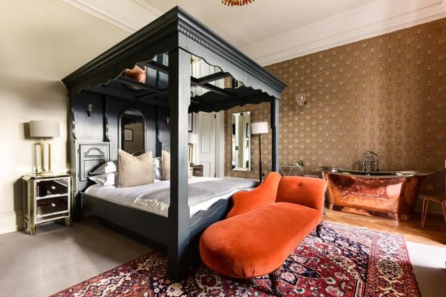 Roseate Junior Suite