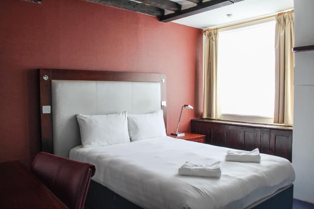 Budget Double Room with Shared Bathroom