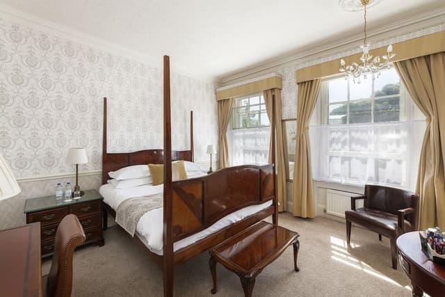 Four Poster Room
