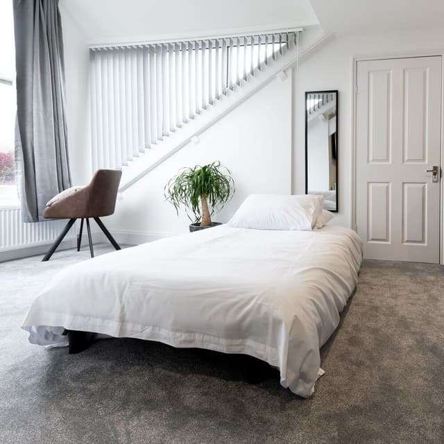 Room, Garden View (Room 7)