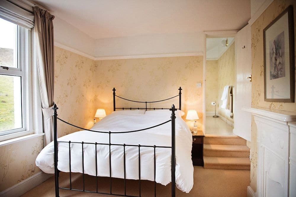 Cleeve Hill House