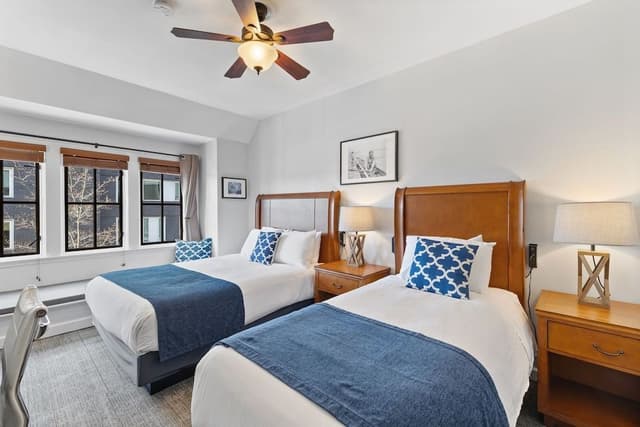 Standard Room, Shared Bathroom (1 Queen Bed and 1 Twin Bed)