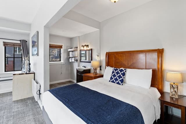 Standard Room, 2 Queen Beds, Shared Bathroom