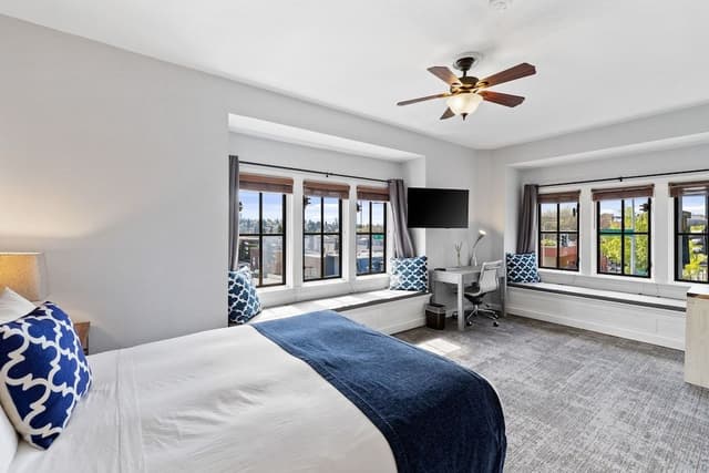Standard Room, 2 Queen Beds, Shared Bathroom