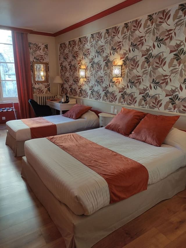 Comfort Triple Room, City View