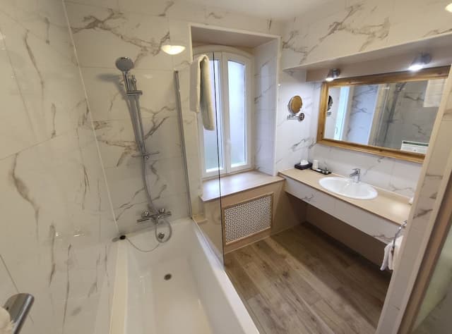 Comfort Quadruple Room, City View