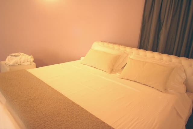 Suite (Finnish Sauna or Jetted tub)