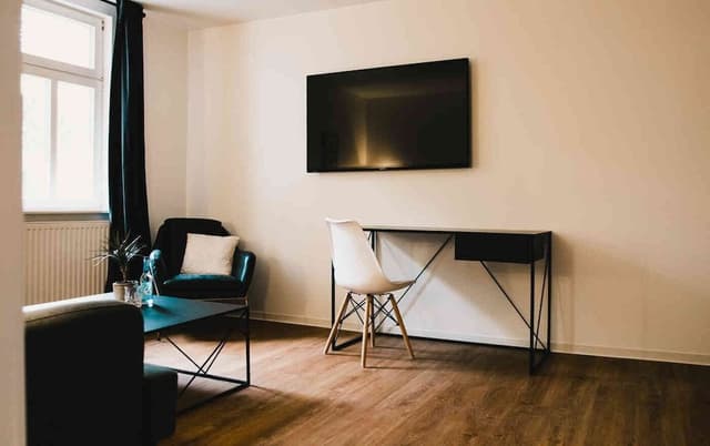 Suite, Hill View