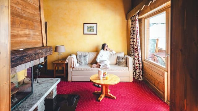 Suite, Fireplace