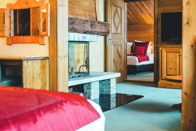 Suite, Fireplace