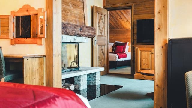 Suite, Fireplace