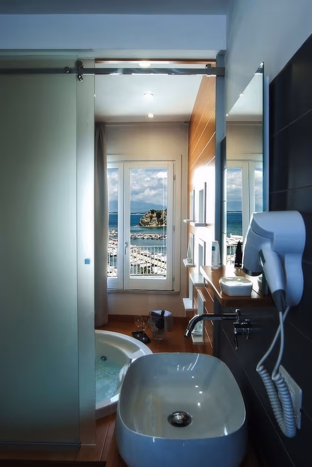 Deluxe Suite, Sea View