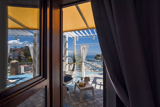 Deluxe Suite, Sea View