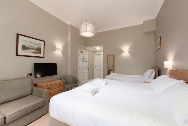 Family Room, Roll-in Shower (2 Adults + 1 Child)