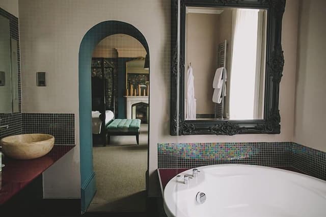 Honeymoon Suite