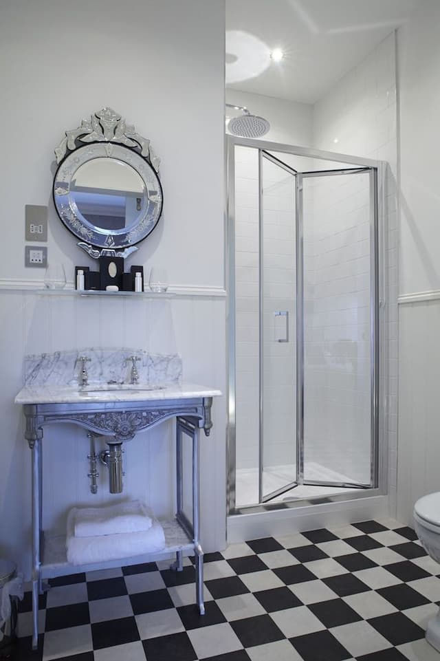 Superior Double Room, Bathtub