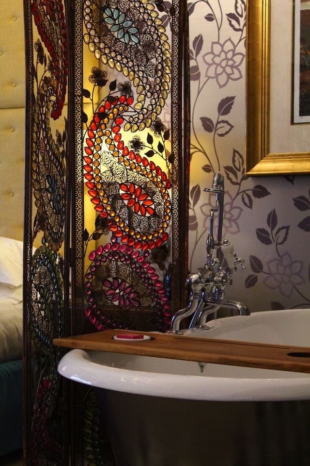 Superior Double Room, Bathtub