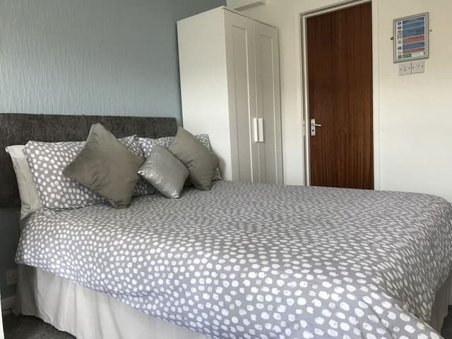 Family Room, Ensuite (2 Children)