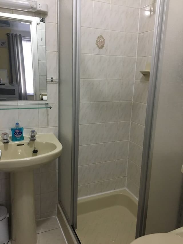 Twin Room, Ensuite