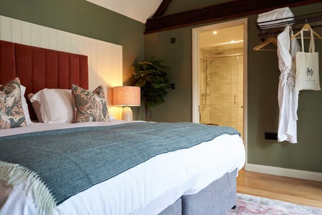 Basic Double or Twin Room, Private Bathroom