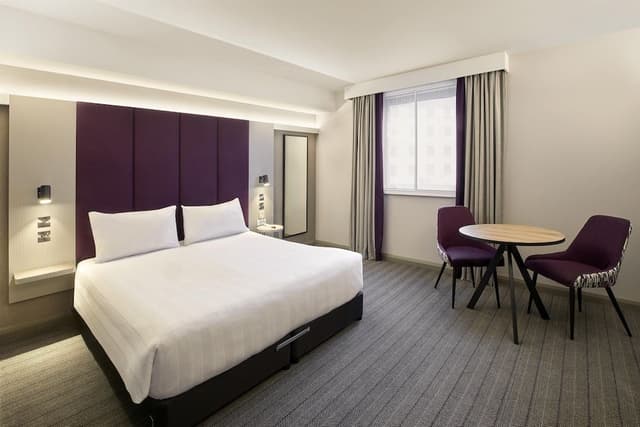 Standard Double Room, Roll-in Shower
