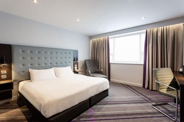 Superior Double Room, Accessible Bathtub