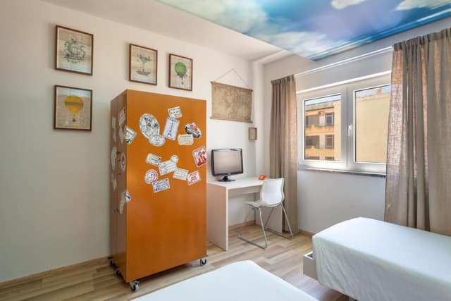 Themed Twin Room - Around the World