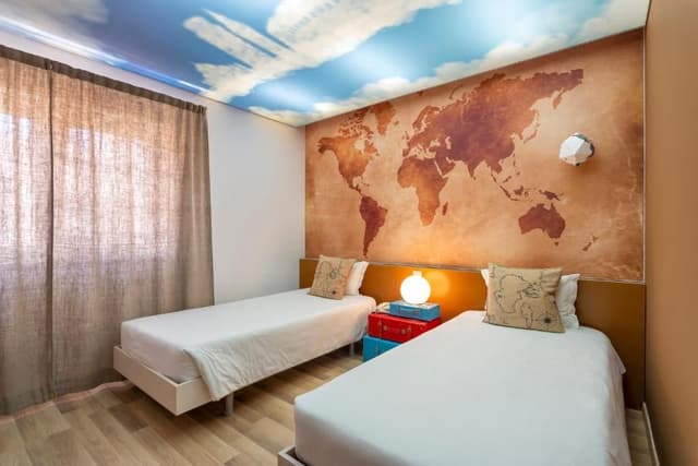 Themed Twin Room - Around the World