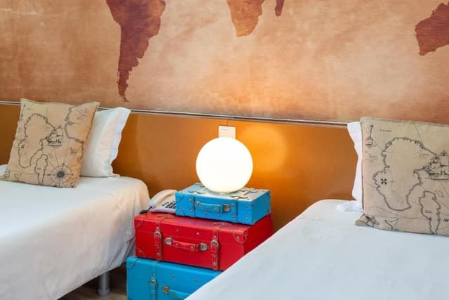 Themed Twin Room - Around the World