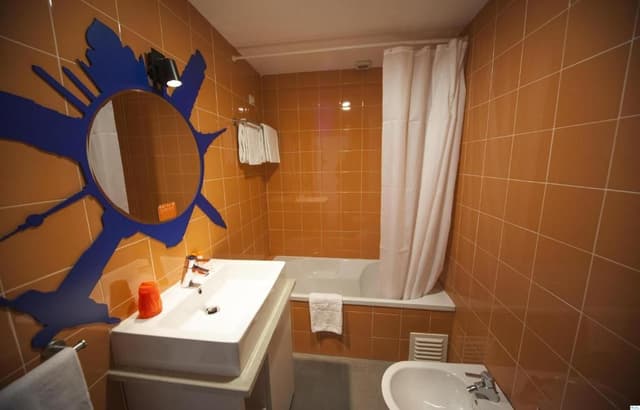 Themed Twin Room - Around the World
