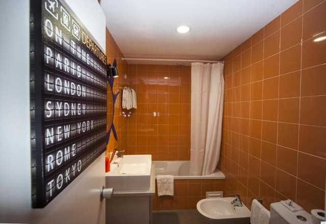 Themed Twin Room - Around the World