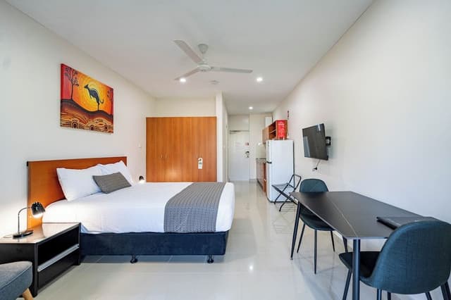 Superior Studio, 1 Queen Bed