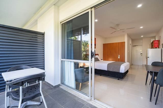 Superior Studio, 1 Queen Bed