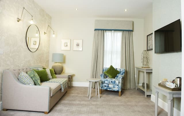 Executive Suite, 1 King Bed (Green Lane Suite)