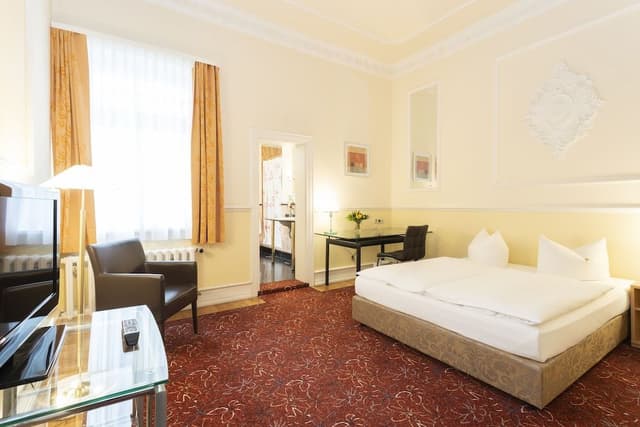 Superior Double Room, 1 Queen Bed with Sofa bed, Courtyard View, Courtyard Area