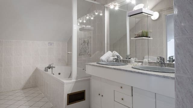 Family Room, Jetted Tub