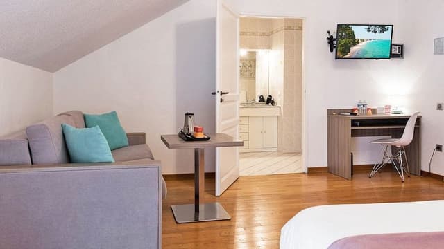 Family Room, Jetted Tub
