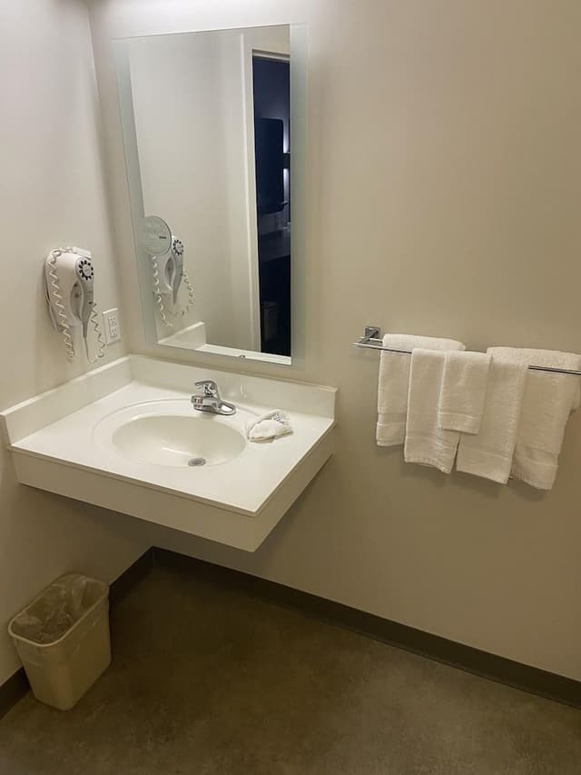 Standard Room, 1 Queen Bed, Accessible, Non Smoking