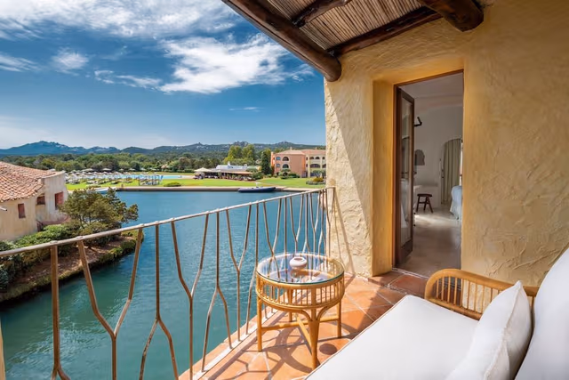 Premium Suite, 1 King Bed, Partial Sea View (Contemporary)