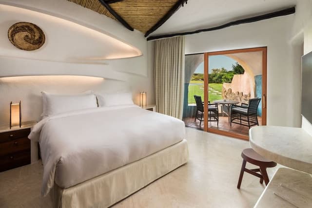 Premium Suite, 1 King Bed, Partial Sea View (Contemporary)