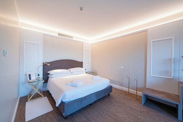 Superior Suite, Lake View