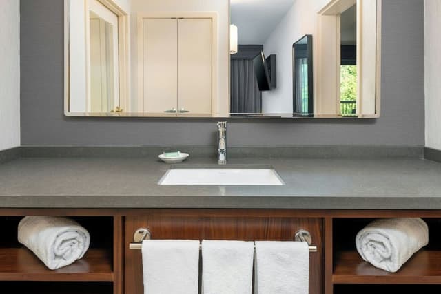Suite, 1 Bedroom, Balcony